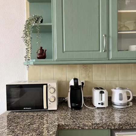 Apartment 3 Minute Walk To The *