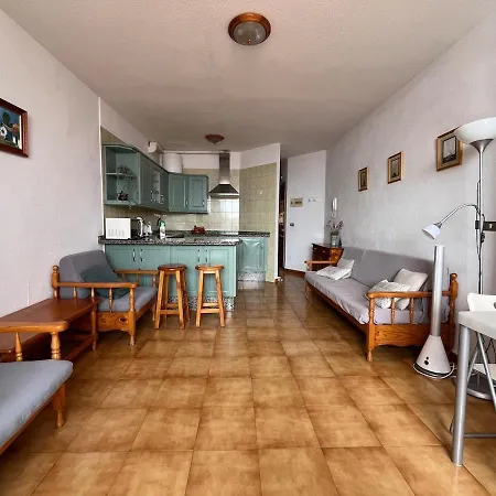 3 Minute Walk To The Puerto de Santiago (Tenerife)