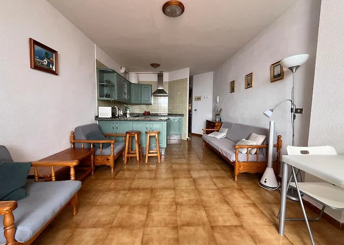 3 Minute Walk To The Puerto de Santiago (Tenerife)